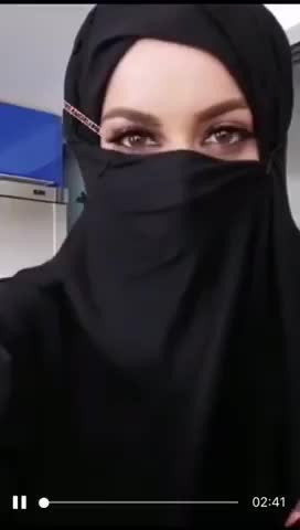 Арабское порно с бабой в платке и парнем в военной форме.