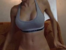 Fit camgirl reveals her tits