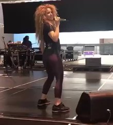 Shakira warming up pre-show