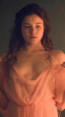 Hanna Mangan Lawrence in Spartacus War of the Damned