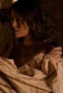 Elisabeth Larena in Carlos, Rey Emperador S01E15