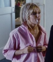 Sienna Miller smokin' plot from Alfie (2004)