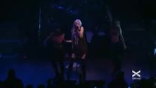 Taylor Momsen flashing with two topless fans