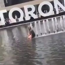 Toronto Woman satisfies herself with a Water Fountain!