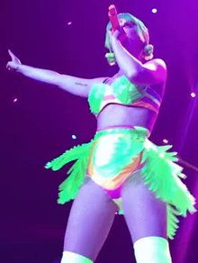 Katy Perry's boob jiggle - Prism Tour
