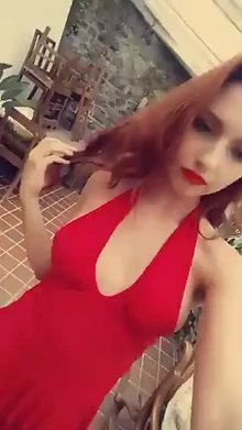 Red dress - Reveal