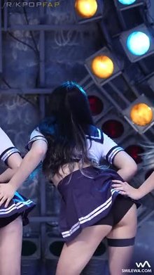 Seihee moving her ass side to side