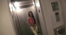 Kelly Show off her bare ass in the hotel corridor